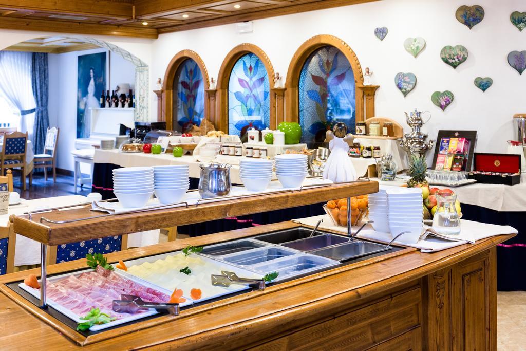 Hotel Vienna Сан-Мартино-ди-Кастроцца Экстерьер фото