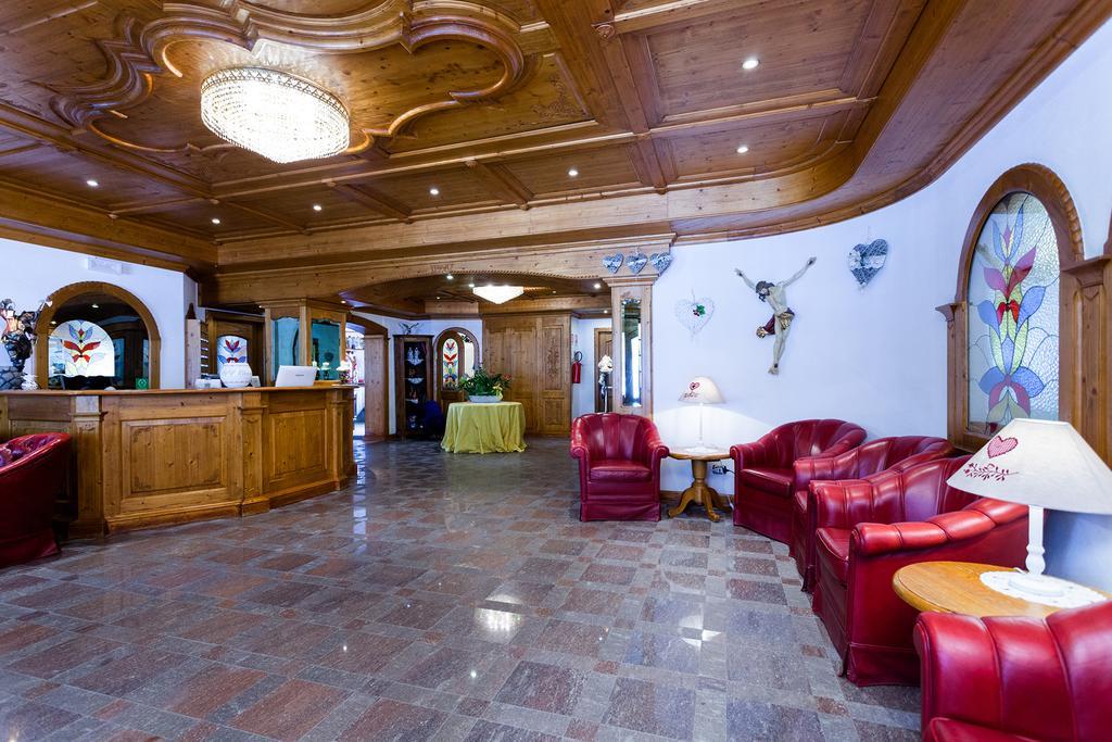 Hotel Vienna Сан-Мартино-ди-Кастроцца Экстерьер фото